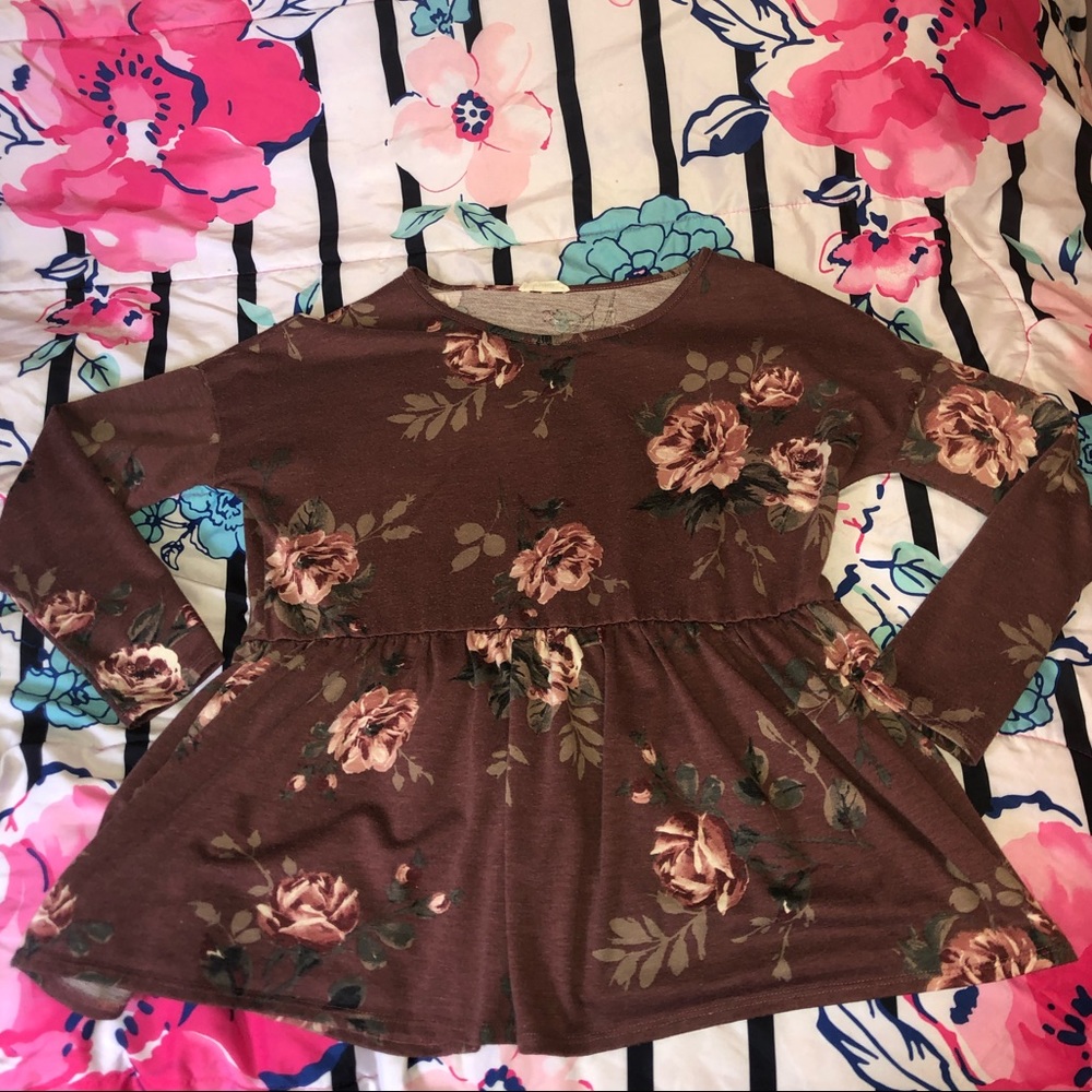 Floral flowy top. Size medium